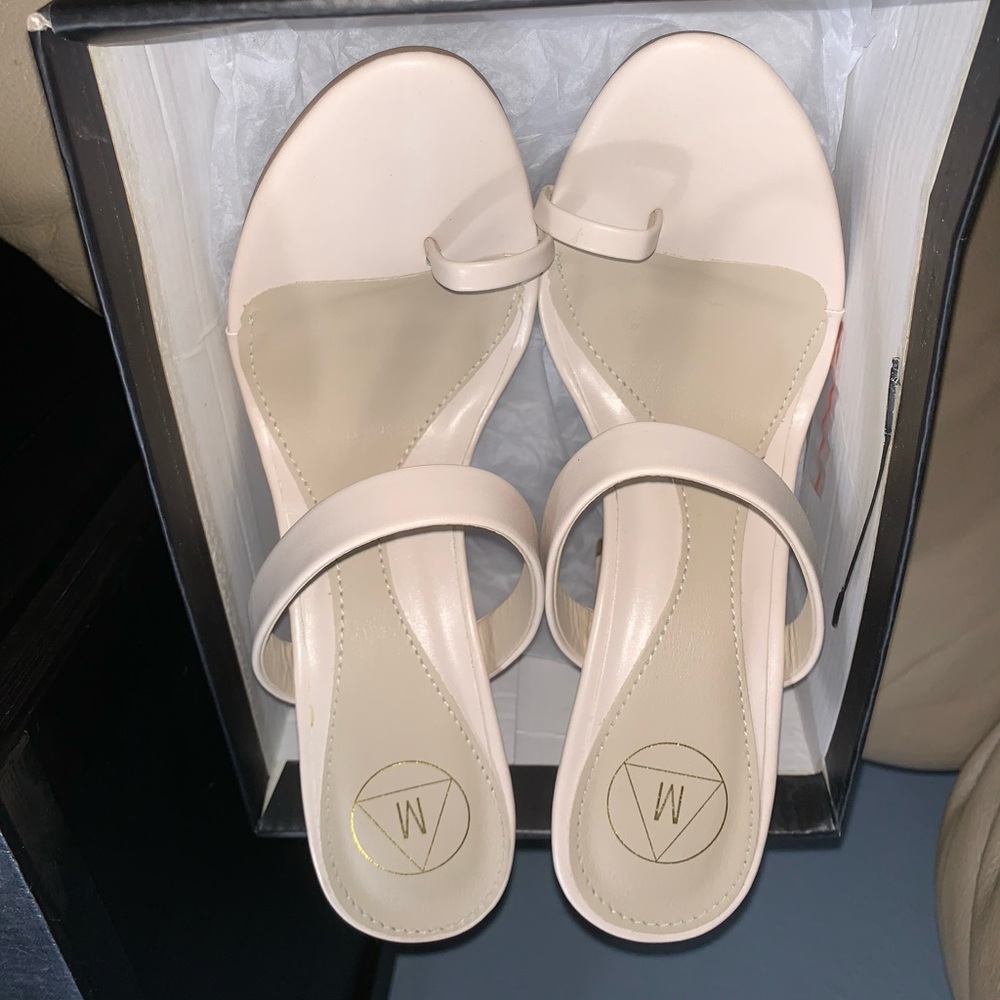BEIGE ONE TOE STRAP MULES BRAND NEW SIZE 6.5